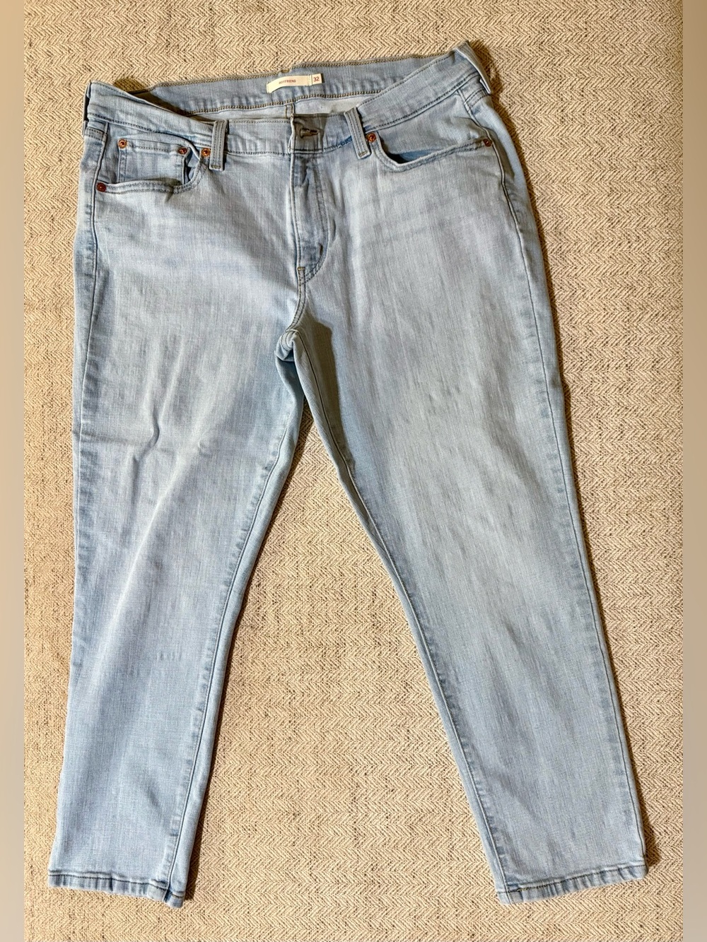 Levi’s Boyfriend fit Light Wash Women’s Jeans size 32